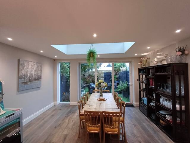 5 Star, Luxury Victorian Hse with AC London Awards gallery image 3