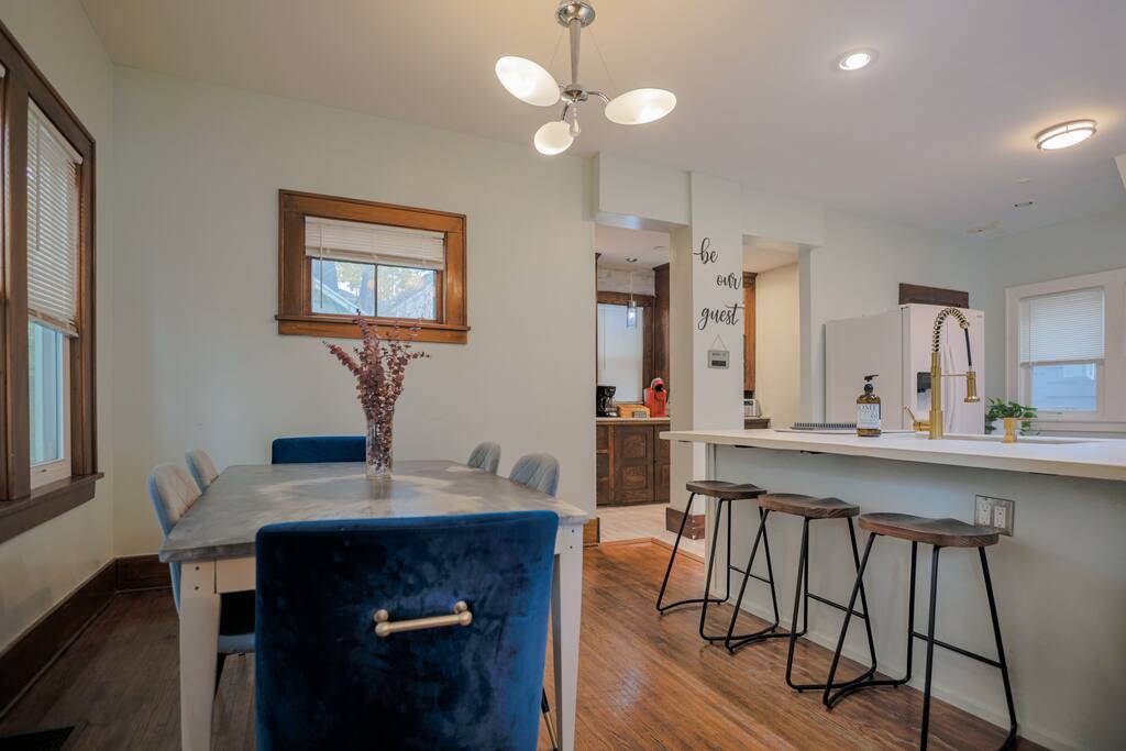 Airbnb Modernized 1920 Home: Walk to URMC, Highland Park