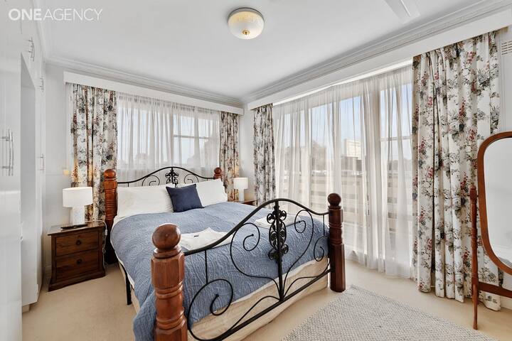 Alice Beside The Sea – 4 Bedroom Holiday House. gallery image 4