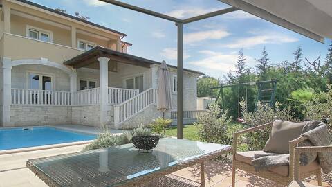 High Position, Enclosed Yard, Panorama View, Gym