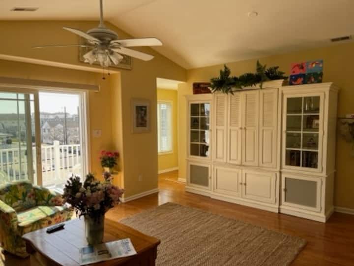 North Wildwood Charming Family Condo Unit B - Stone Harbor, NJ