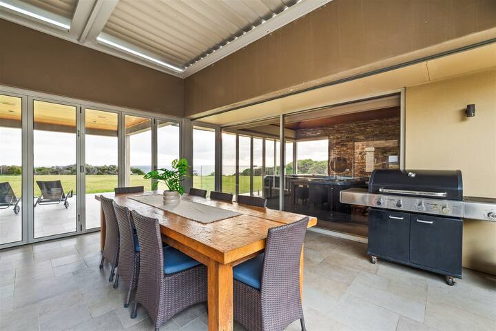 Incognito—An Exclusive Oceanfront Estate gallery image 5