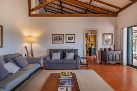 Airbnb em destaque: MCountry Villa - Stunning View, Garden & Pool em Sintra