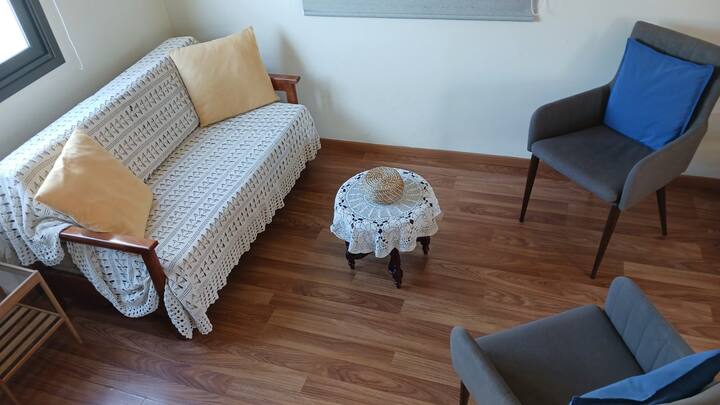 Comfy&sunny Private Apt. 10min Walk To Beach &Town - Larnaka