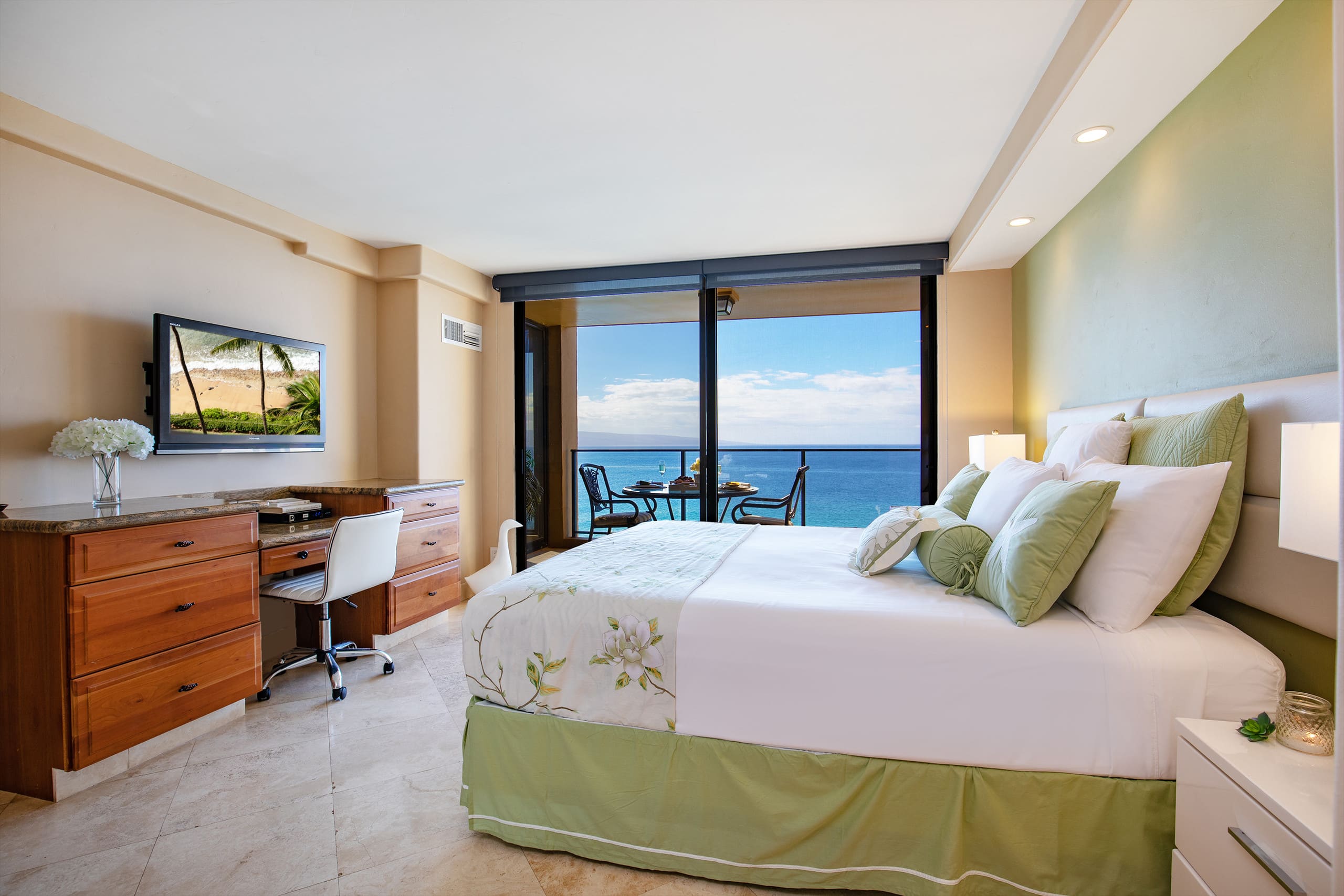 Condo in Lahaina · ★4.94 · 1 bedroom · 2 beds · 2 baths - Image 29