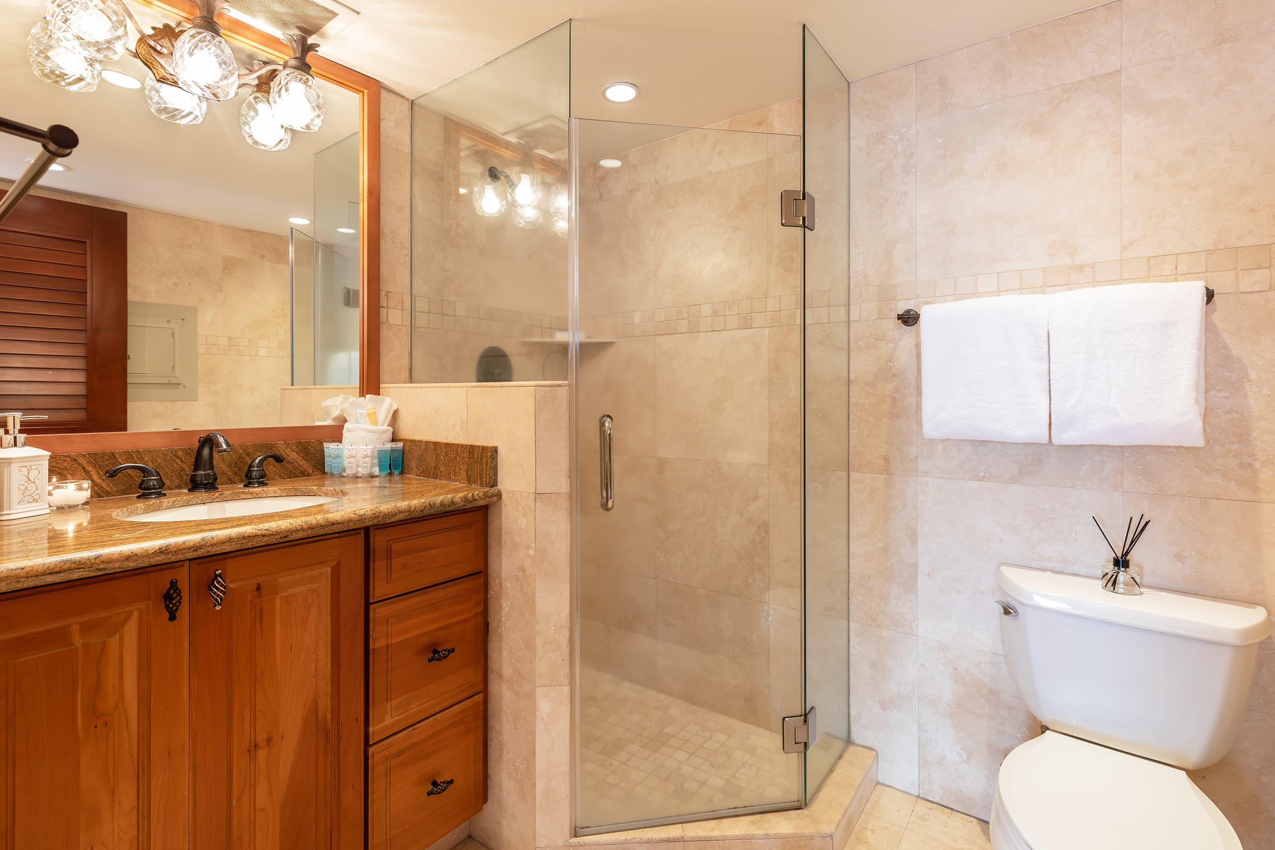 Condo in Lahaina · ★4.94 · 1 bedroom · 2 beds · 2 baths - Image 27