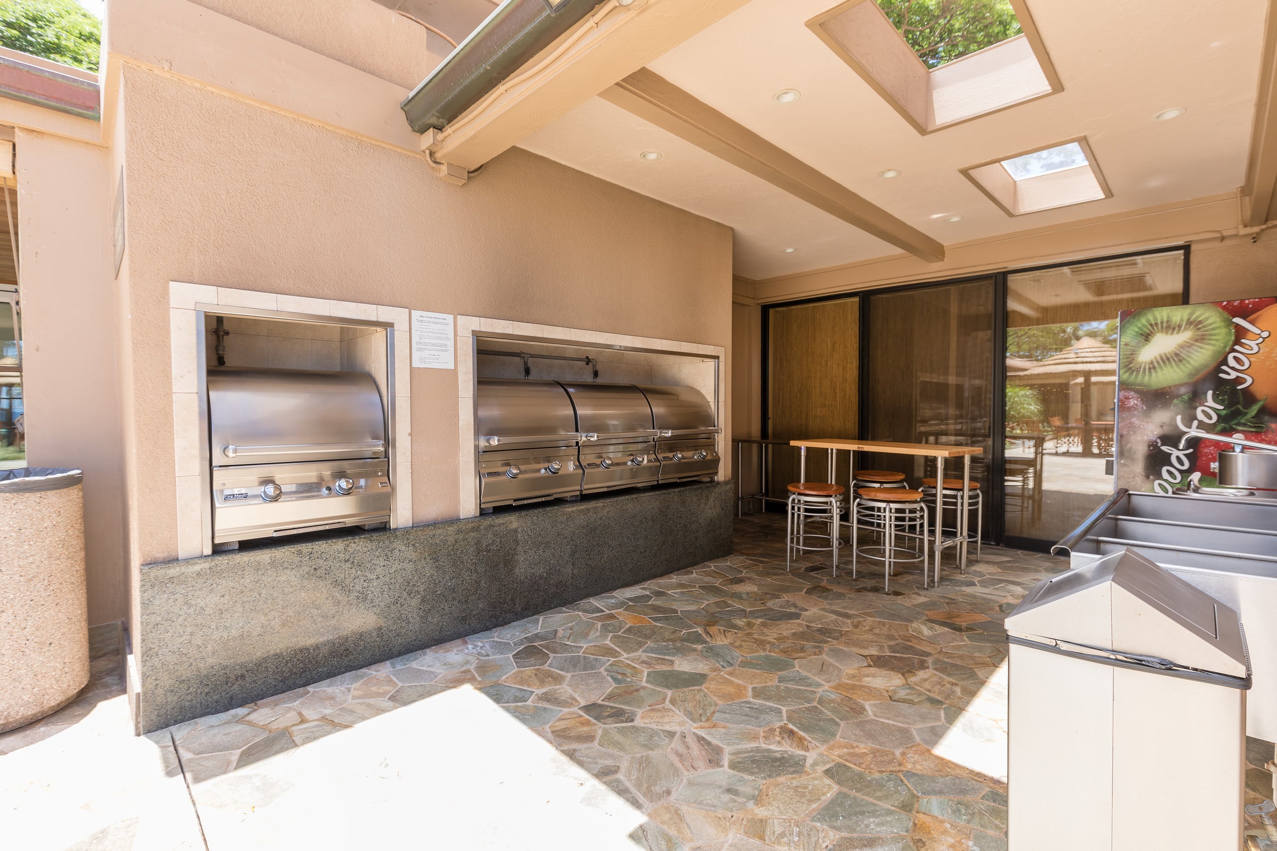 Condo in Lahaina · ★4.94 · 1 bedroom · 2 beds · 2 baths - Image 34