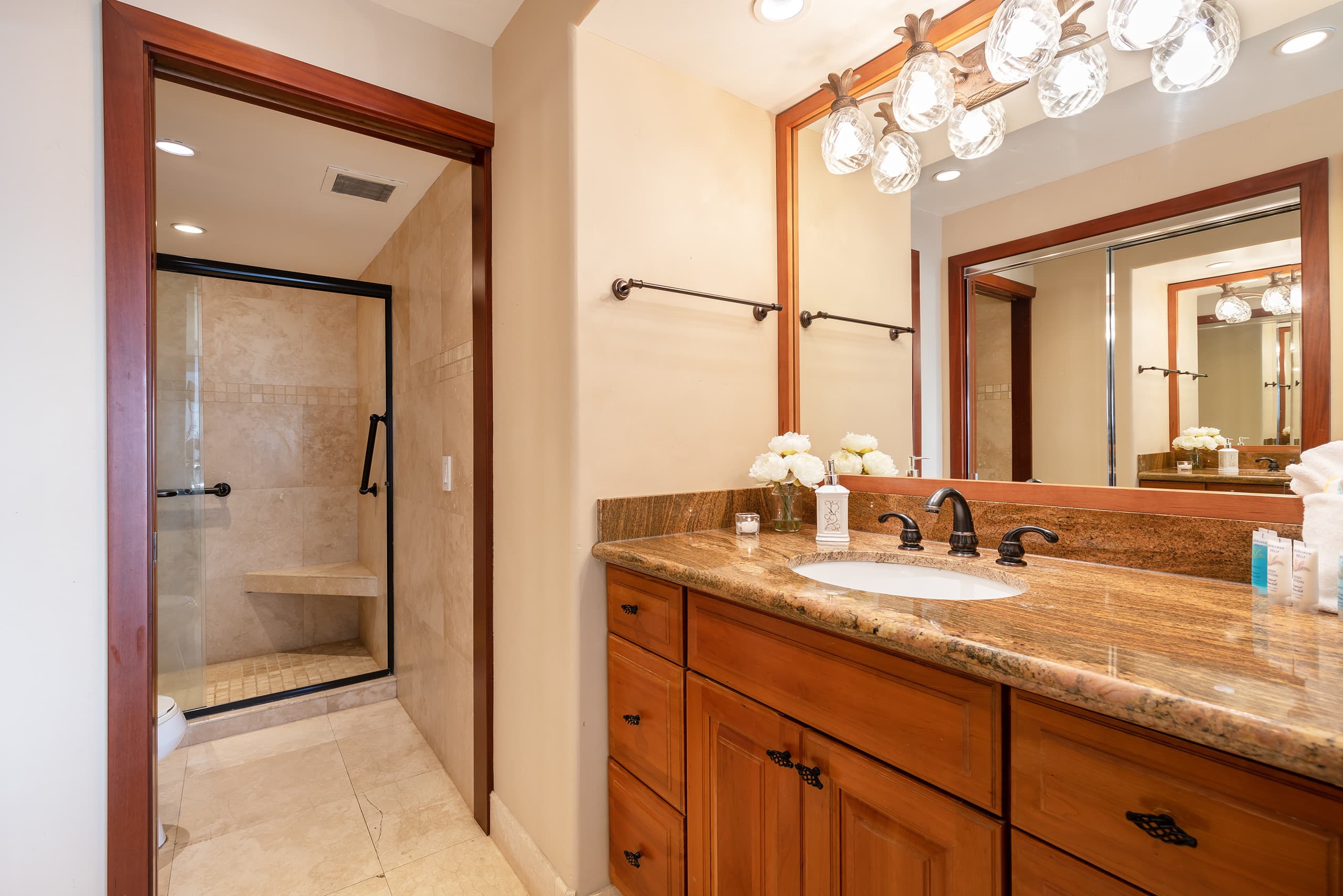 Condo in Lahaina · ★4.94 · 1 bedroom · 2 beds · 2 baths - Image 26