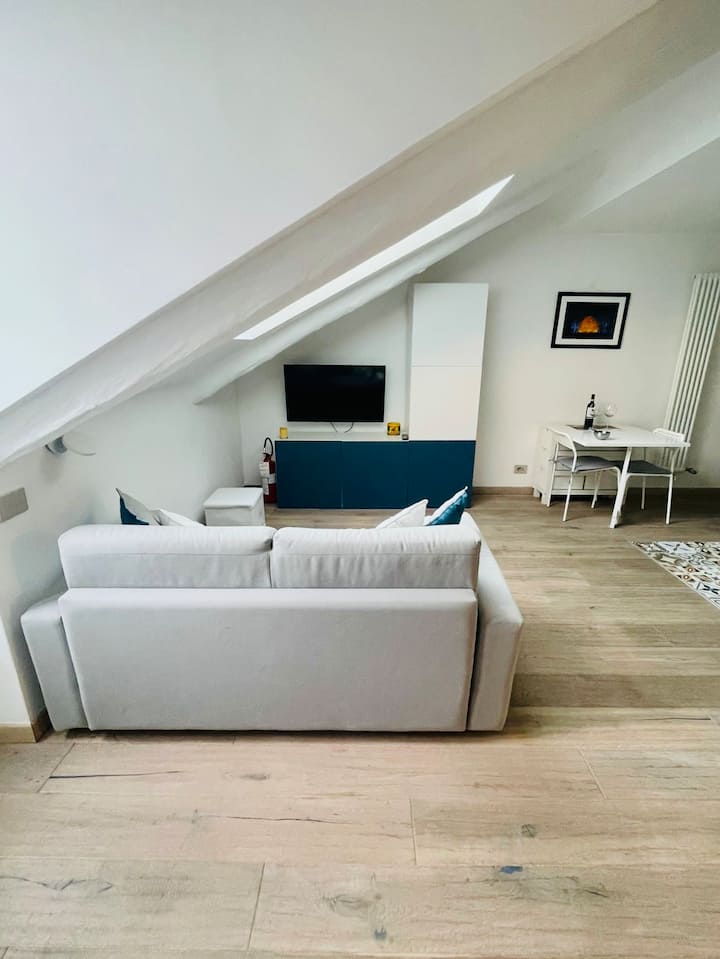 Espace détente et travail - Télévision à écran plat avec Netflix et chaînes de télévision italiennes