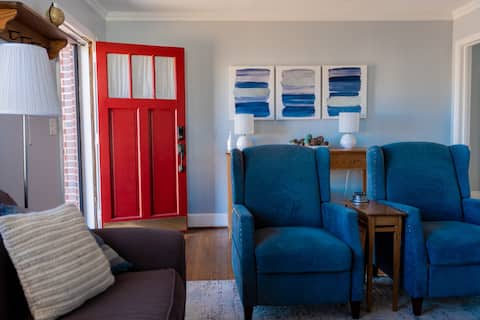 Charming Bungalow | King Bed | Downtown/Ft.Jackson