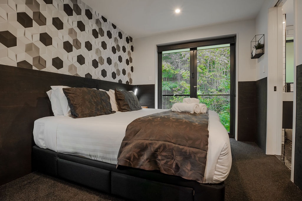 Bedroom 1 can be configured as a king bed or twin singles. 