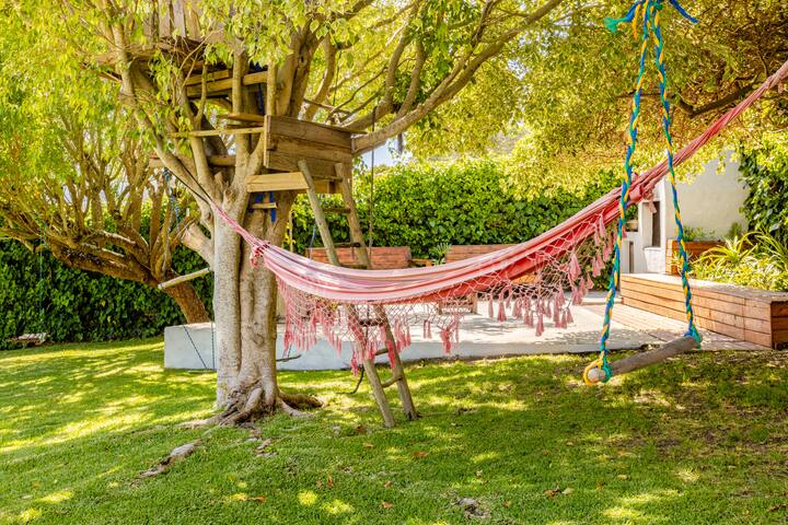 Relaxed summer holiday home, under Table Mountain gallery image 2