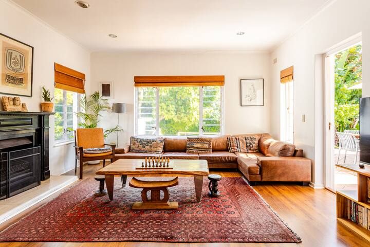 Relaxed summer holiday home, under Table Mountain gallery image 4