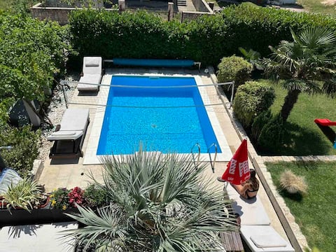 DUBROVNIK - IVANICA: APARTMENT "ANDREI” WITH POOL