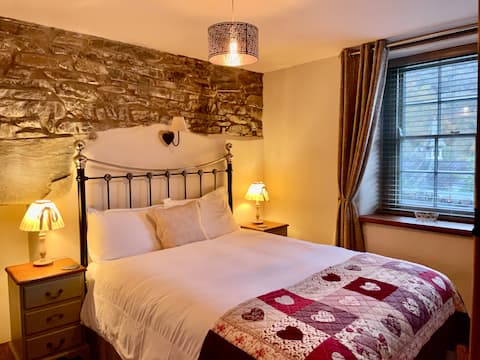Romantic Cottage in Picturesque Maentwrog Village