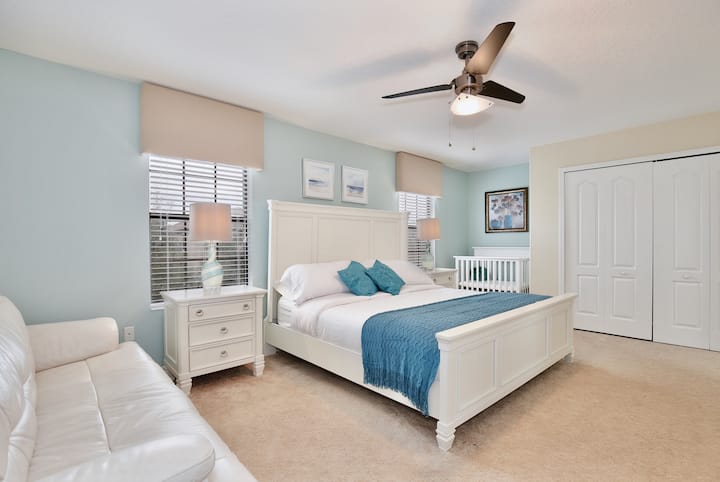 Dhomë gjumi kryesore UL - Krevat dopio "king" dhe mini krevat fëmijësh i ri dhe divan i madh