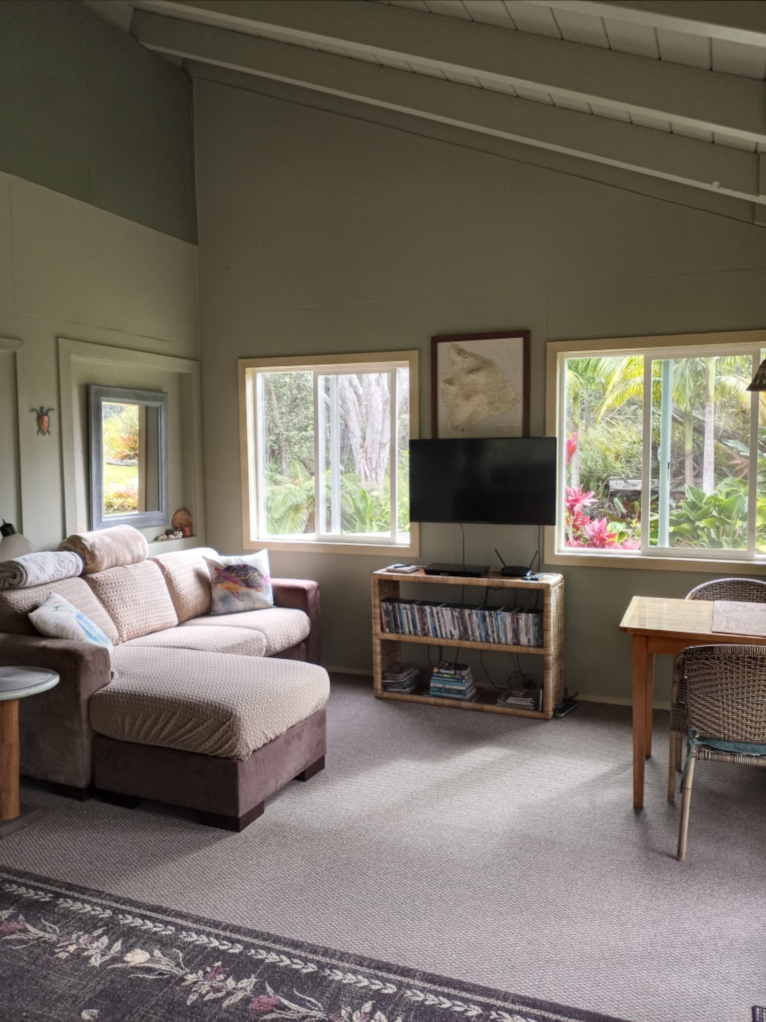 Cabin in Naalehu · ★4.92 · 1 bedroom · 1 bed · 1 private bath - Image 5
