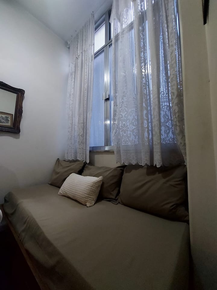 Kitanda kimoja cha sofa