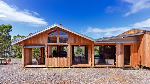 Bruny Island Lodge - Charming paradise getaway!