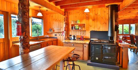 Bruny Island Lodge - Charming paradise getaway!