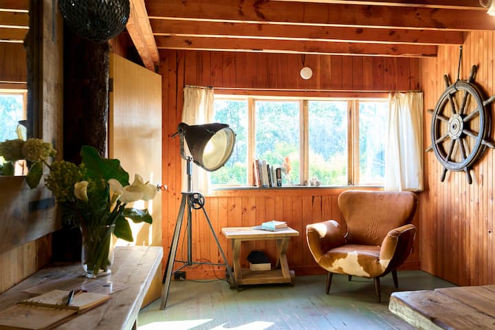 Bruny Island Lodge- Large Groups| Fire| Waterfront