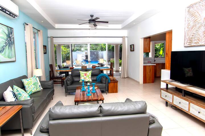 Casa Art Gecko, tropical home with large pool.