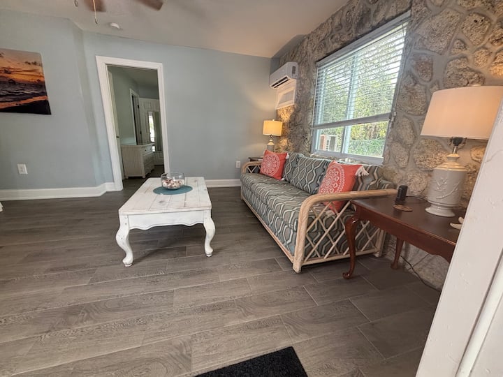 إطلالة من الباب الأمامي للوحدة