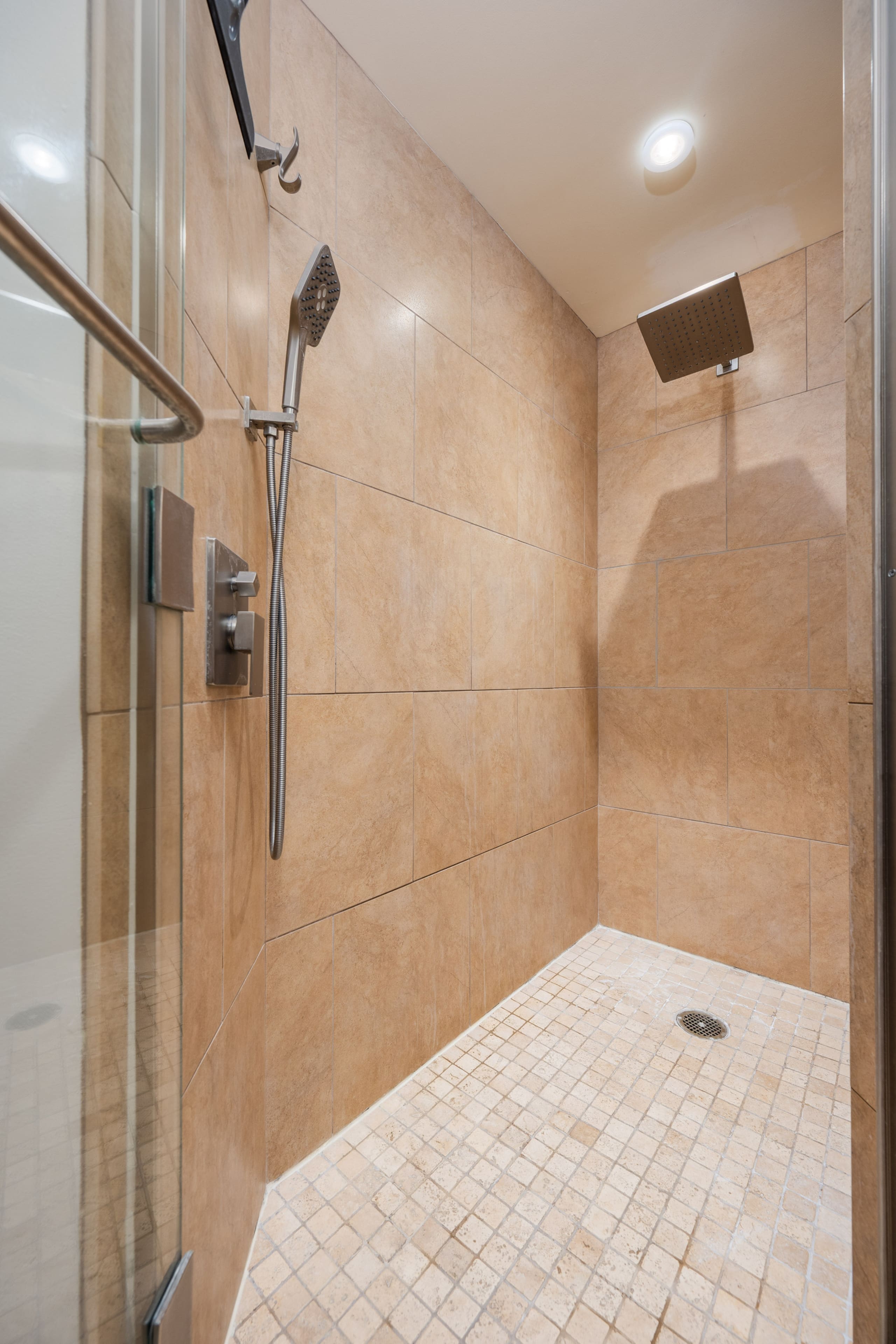 Condo in Kapolei · ★5.0 · 3 bedrooms · 5 beds · 3 private baths - Image 17