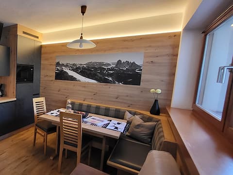 Popular Airbnb listing: Dolomite Apartments - Val Gardena - Dolomites in Urtijëi