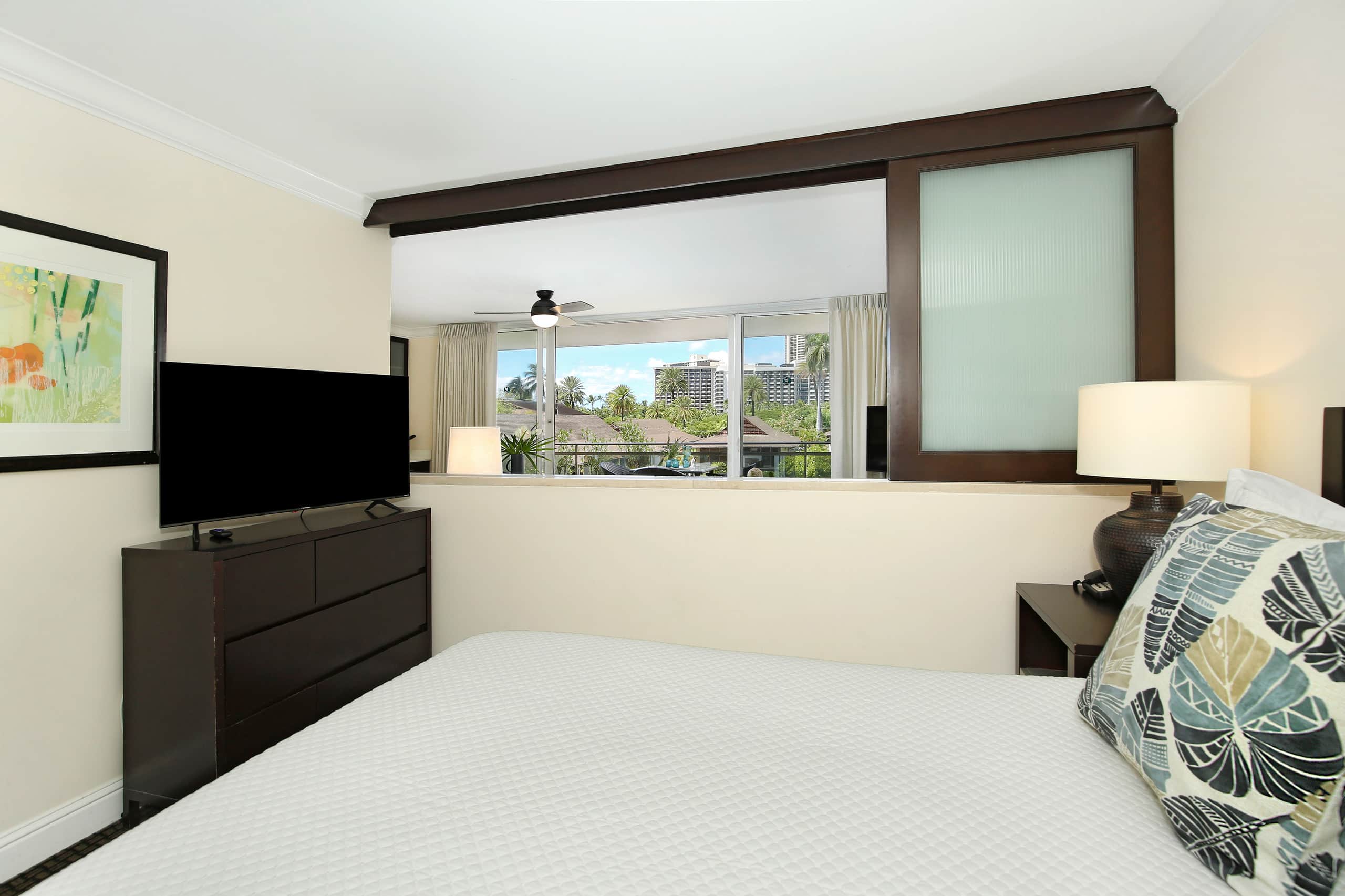 Condo in Honolulu · ★4.88 · 1 bedroom · 2 beds · 1 private bath - Image 11