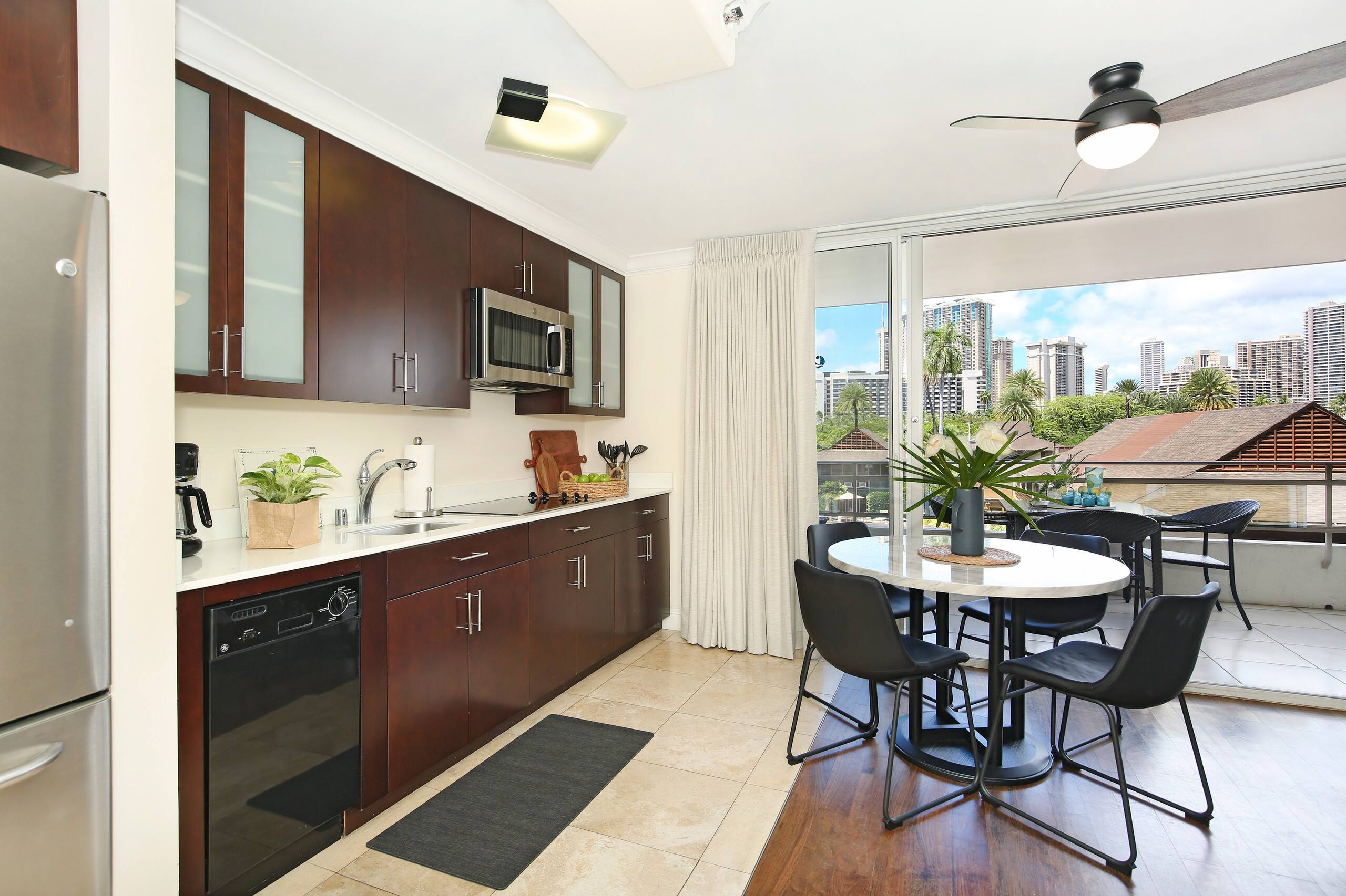 Condo in Honolulu · ★4.88 · 1 bedroom · 2 beds · 1 private bath - Image 8