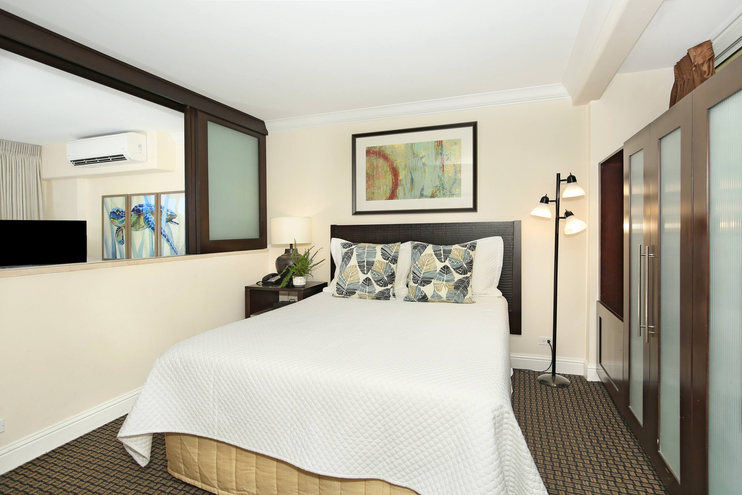 Condo in Honolulu · ★4.88 · 1 bedroom · 2 beds · 1 private bath - Image 9