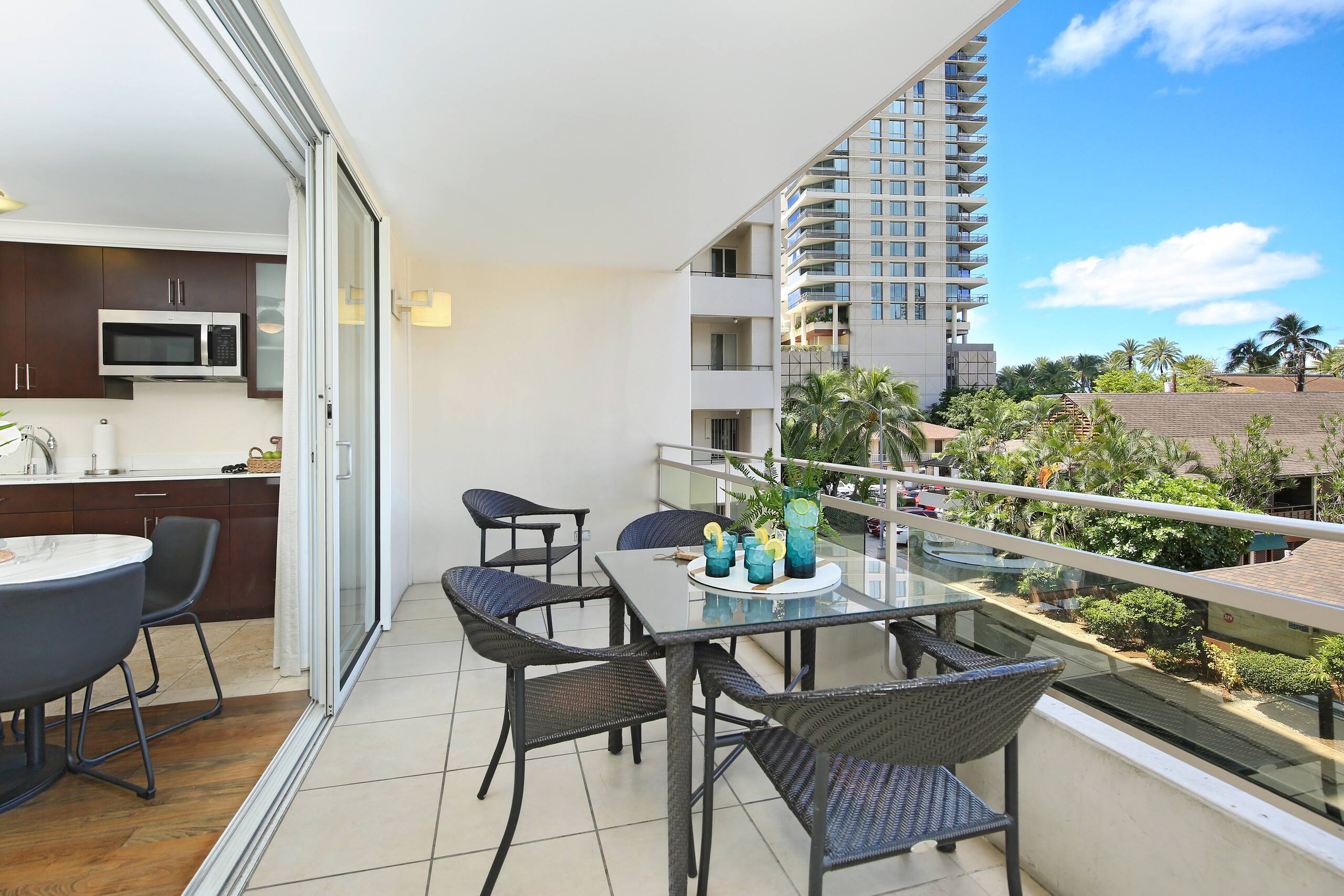 Condo in Honolulu · ★4.88 · 1 bedroom · 2 beds · 1 private bath - Image 17