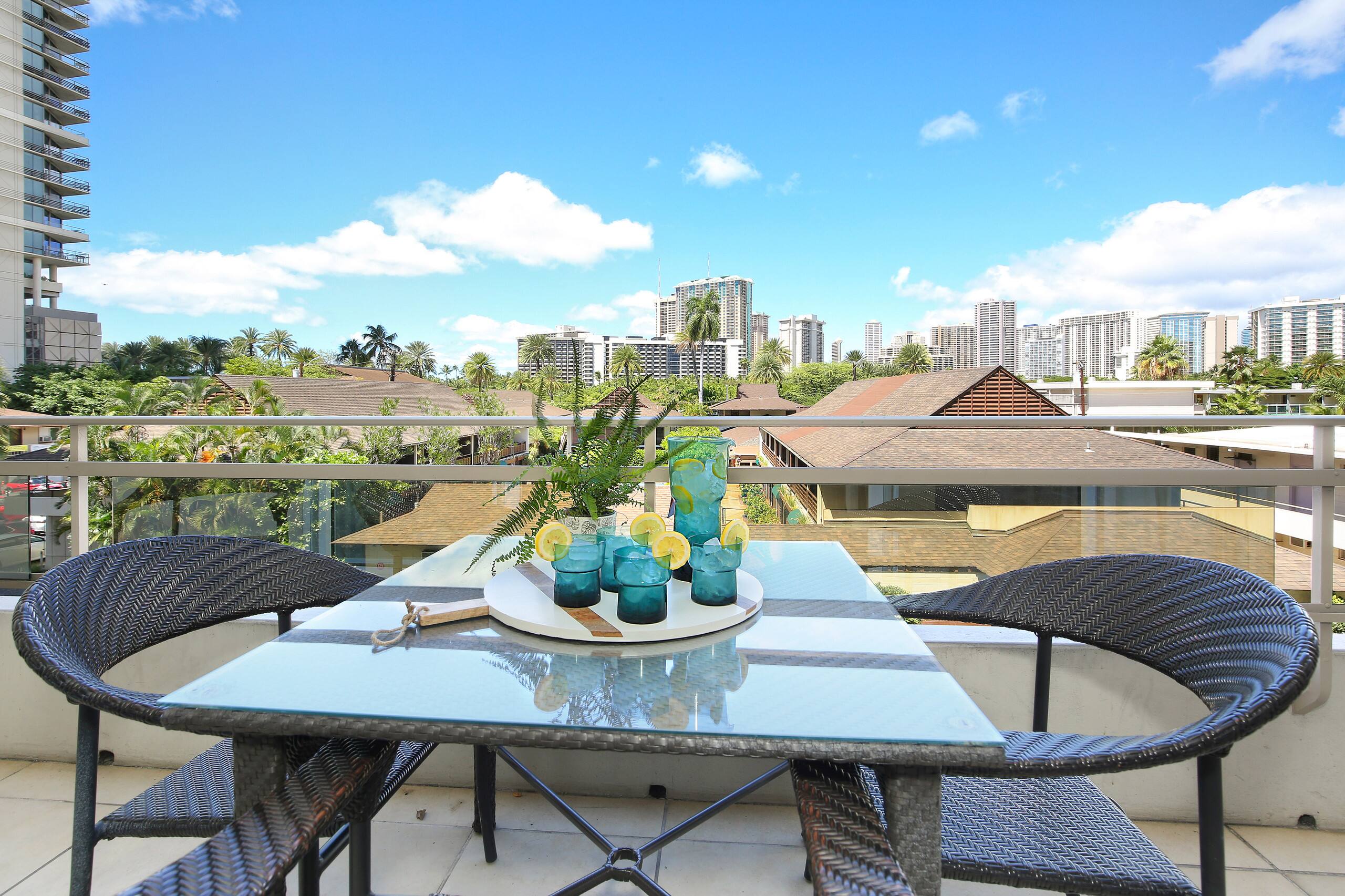 Condo in Honolulu · ★4.88 · 1 bedroom · 2 beds · 1 private bath - Image 14