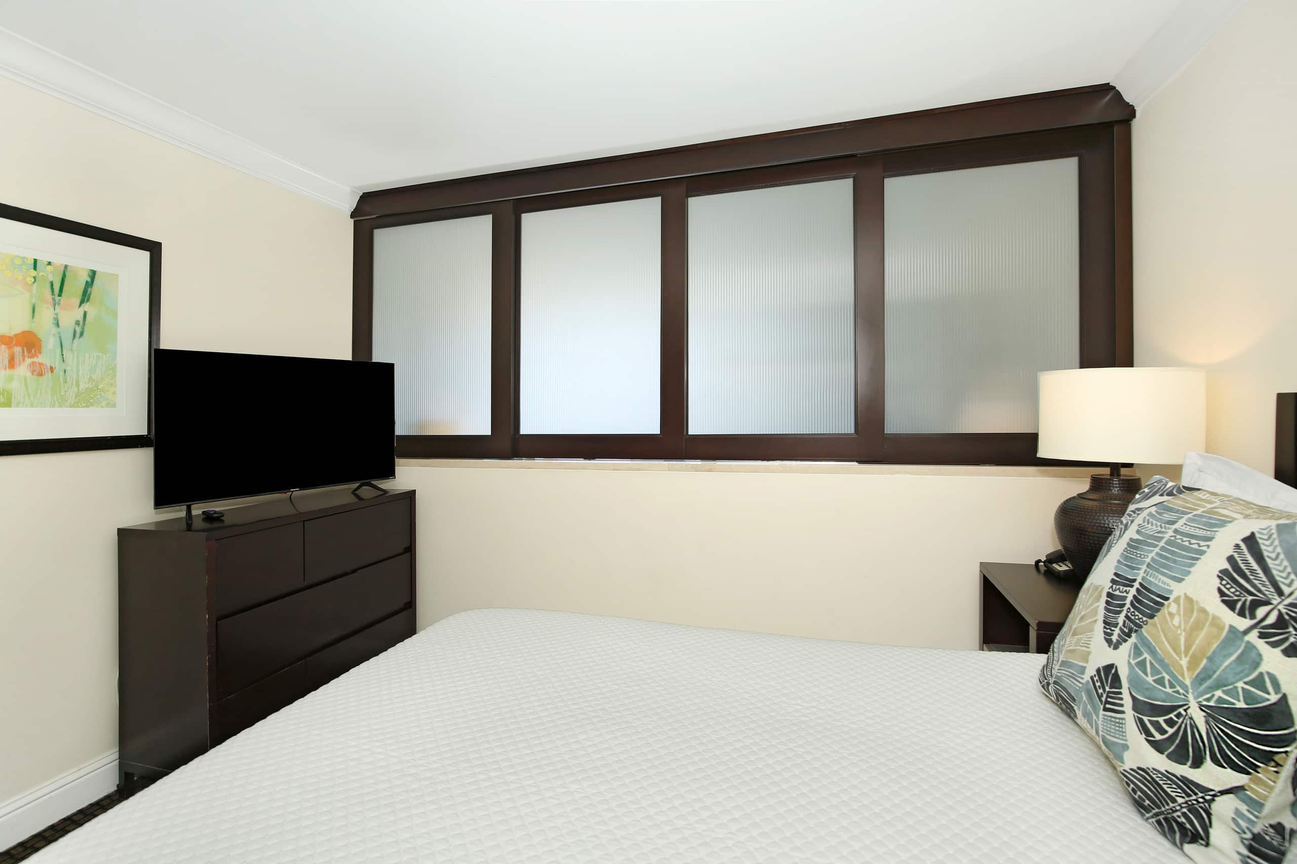 Condo in Honolulu · ★4.88 · 1 bedroom · 2 beds · 1 private bath - Image 10
