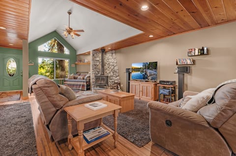 Top Airbnb: Steve's Bass Lake/Yosemite Cabin in Bass Lake