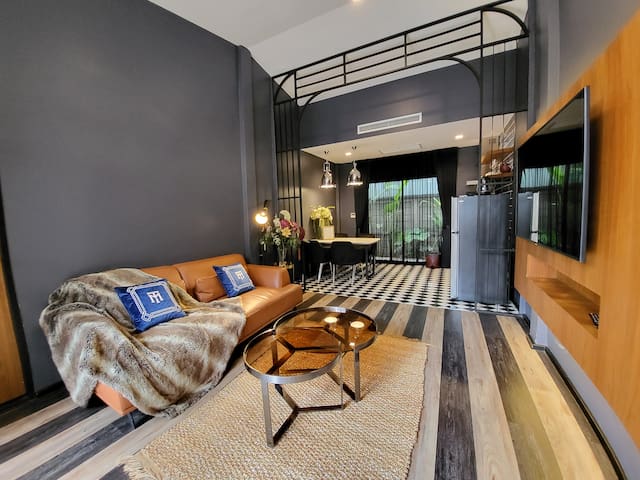 Luxury 11 Bed Rooms Private Villa BKK City Center gallery image 3