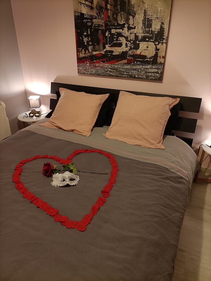 Valentine's Special,
Theme Night,
מסיבה פרטית.