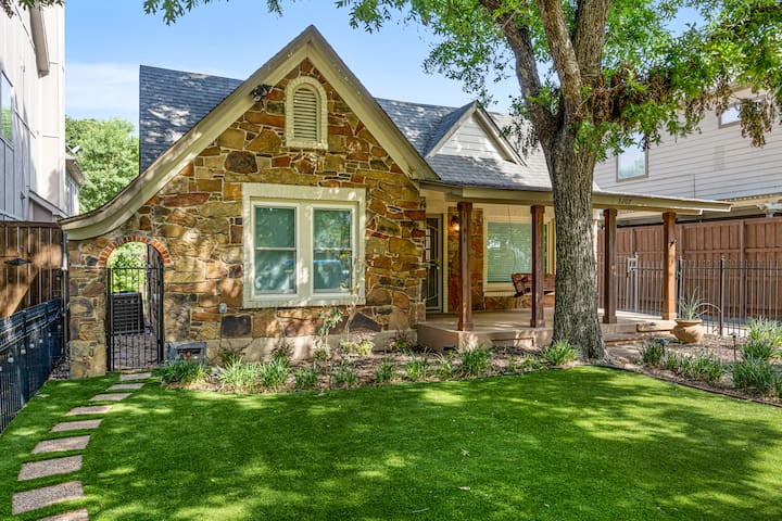 Henderson Club House