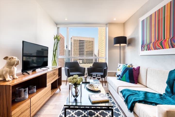 Rooftop Vibes+Poolside Chillin | Chic Urban Apt