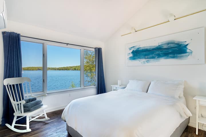 Dormitorio principal (BR1) en el nivel superior
Cama tamaño queen con colchón de espuma viscoelástica de 12 pulgadas
Fantásticas vistas al lago
Cortinas opacas
Sistema de aire acondicionado exclusivo para el frío y el calor