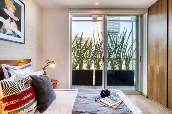 Cool Balcony Apt | GYM+Rooftop w/BBQ Grill & Pool gallery image 4