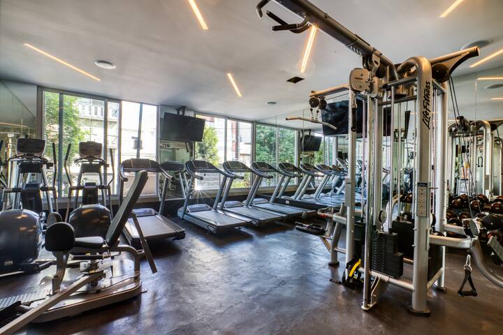 Stylish Mexicana Apt w/ Balc | Indoor Pool & Gym gallery image 2