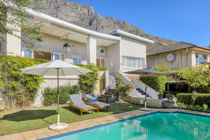 Solar-Powered Table Mountain Family Retreat gallery image 3