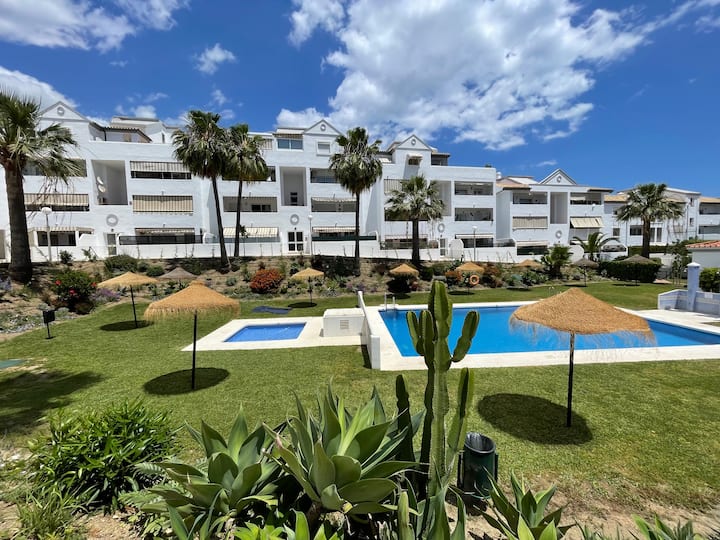 Beautiful Large Apartment Just 150 Mtrs From The Beach. Free Wifi - Benalmádena