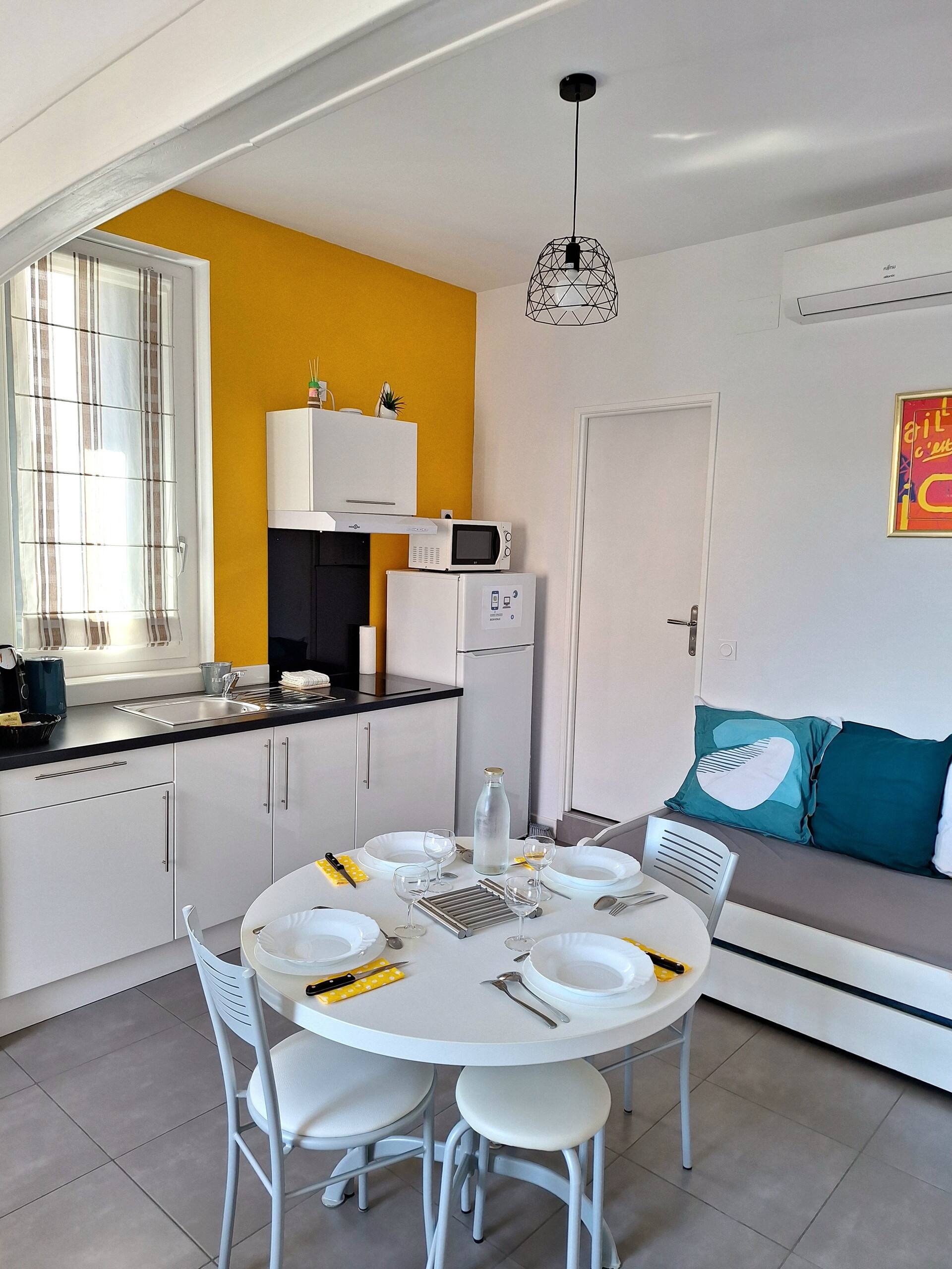 Cozy studio 10 min walk to city center/train station. Local🚲