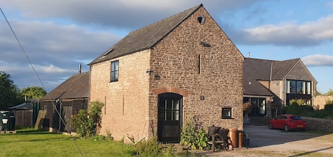 Popular Airbnb listing: The Little Barn Annex,tranquil countryside retreat in County Of Herefordshire