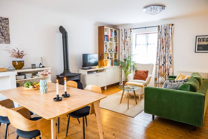 Cosy 3 BR House 15m From Centre