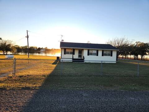 Tranquil Home w 2-Acres Lake Views, Pet Friendly