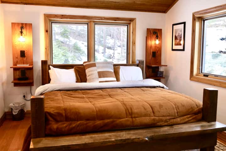 Fall into a plush king size bed after a day of trekking surrounded by beautiful forest views. The master bedroom includes heat and A/C, plus heated floors in the bedroom and bathroom. 